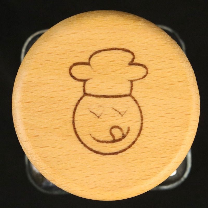 Holzdeckel von Gewürzglas mit gebranntem Lecker-Eifel Logo