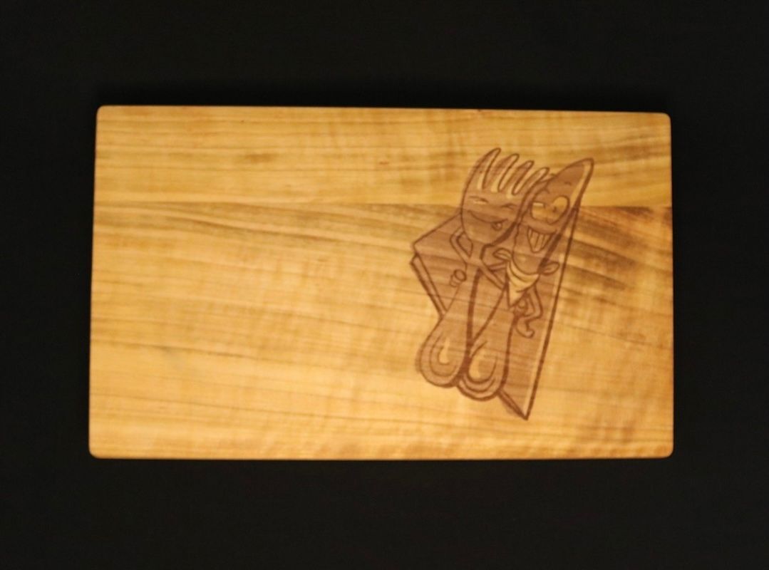 Holzschneidebrett aus Kirschholz mit eingebranntem Motiv