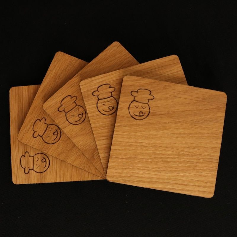 Untersetzer-Set 5 Stück Eiche geölt mit gebranntem Lecker-Eifel Logo