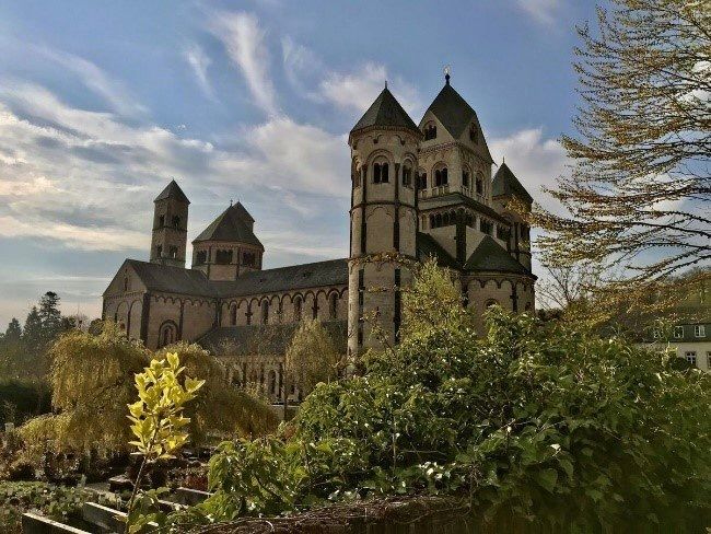 Abteikirche Maria Laach mit Klostergarten