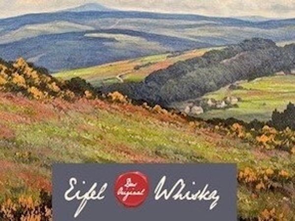 Eifellandschaft mit dem Schriftzug Eifel Whisky