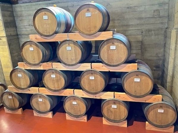 Gestapelte Whiskyfässer von Eifel Whisky