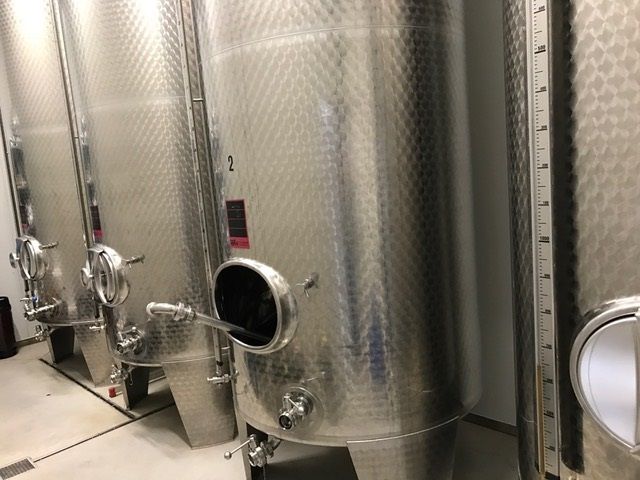 Edelstahltanks in der Brauerei Eifel Domaine
