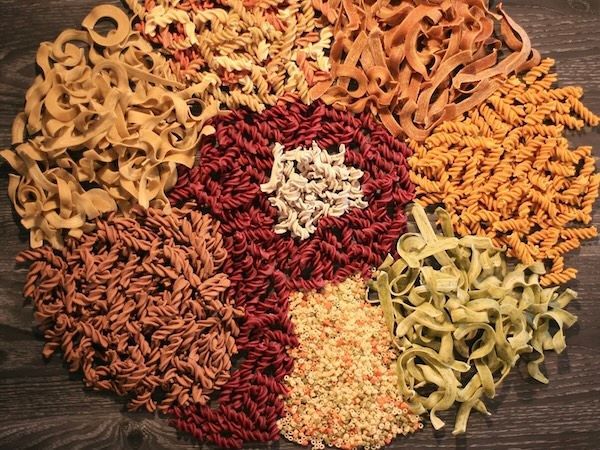 Bunte Nudeln von Pastanita in verschiedenen Formen